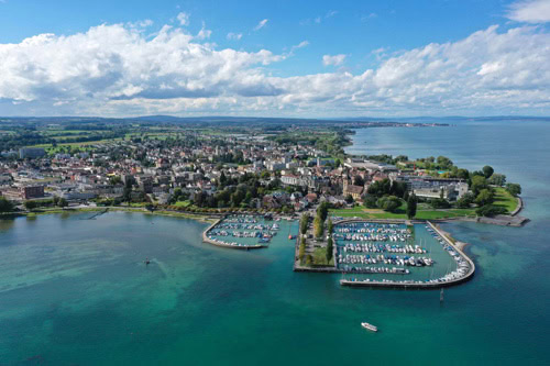 Stadtansicht von Arbon und der Bodensee. Arbon ist eine Stadt im Kanton Thurgau am Bodensee mit 13'500 Einwohnern. Das Bild wurde im Herbst aufgenommen